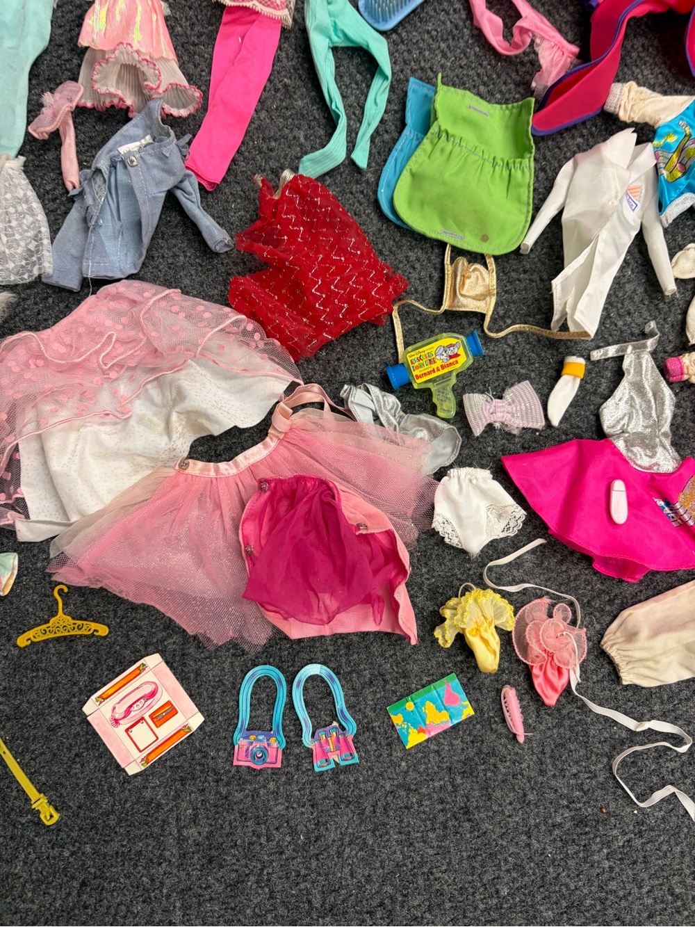 Vintage lot of 1980s Barbie clothes outfits accessories suitcase - Picture 4 of 15